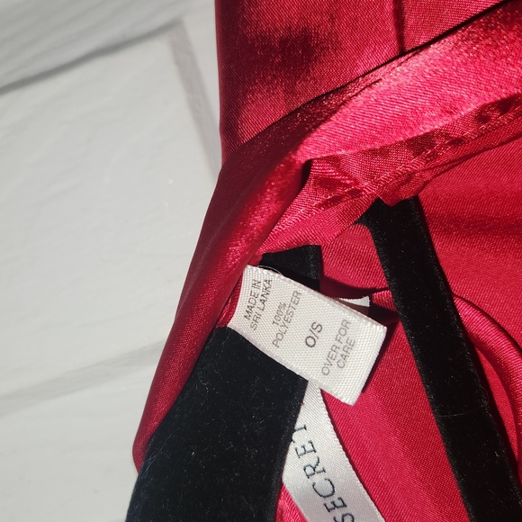 Victoria Secret Rub red satin robe - Picture 5 of 5